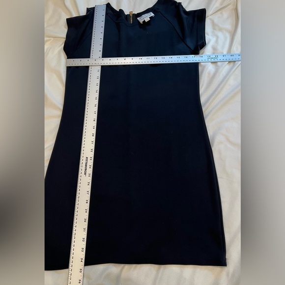 Sail to Sable Short Sleeve Minimalist Black Women's Dress With Gold Zipper Sz M - Picture 6 of 6